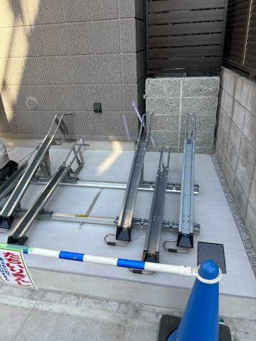 ニシコウジヤニチョウメメゾンの駐車場
