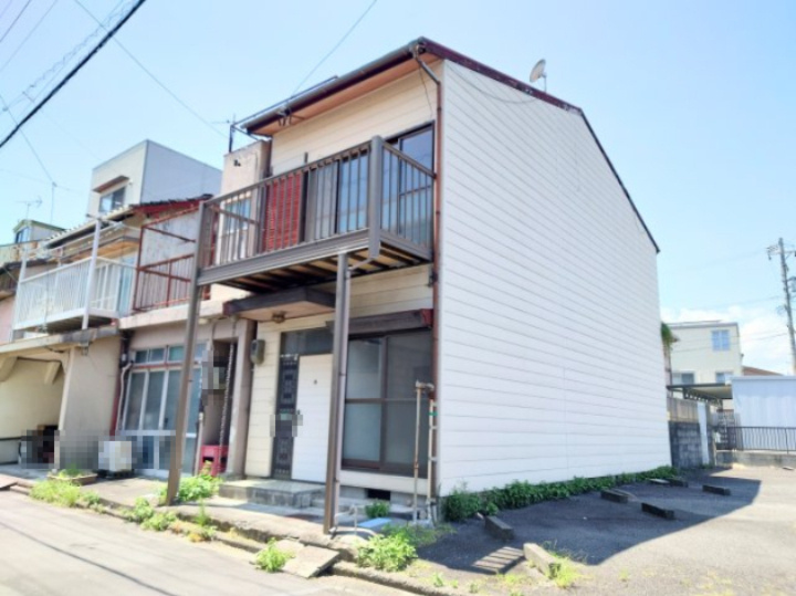 売中古戸建　静岡市清水区本町の外観|南東向きのバルコニーがある物件です！