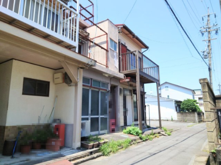 売中古戸建　静岡市清水区本町の外観|日光を取り込みやすいバルコニー付き。お部屋全体を明るくすることができます。