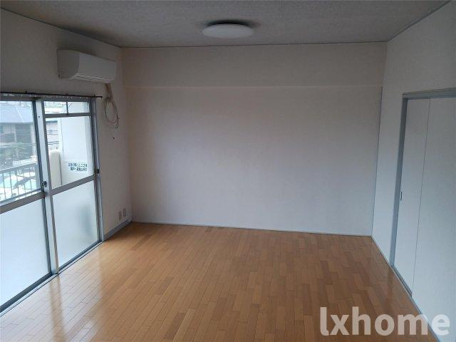 ミタカハイツの居間・リビング|使いやすい居間です