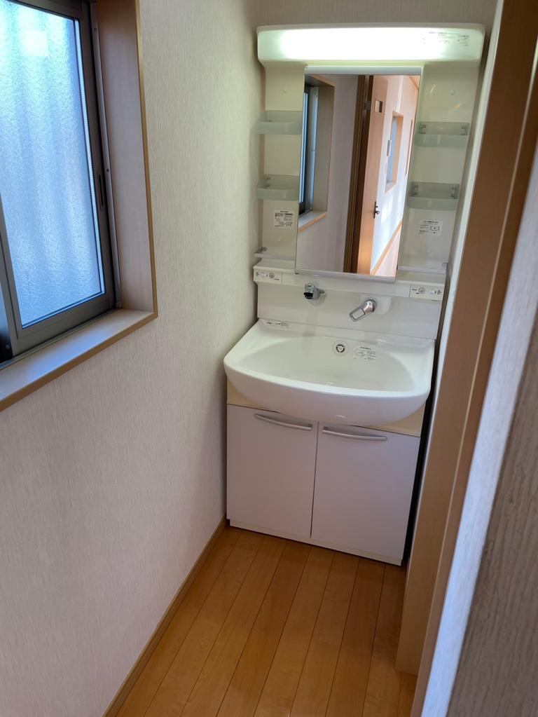川越市大字下松原の中古一戸建の独立洗面台
