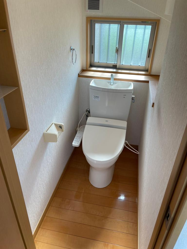 川越市大字下松原の中古一戸建のトイレ|温水洗浄便座付きです。