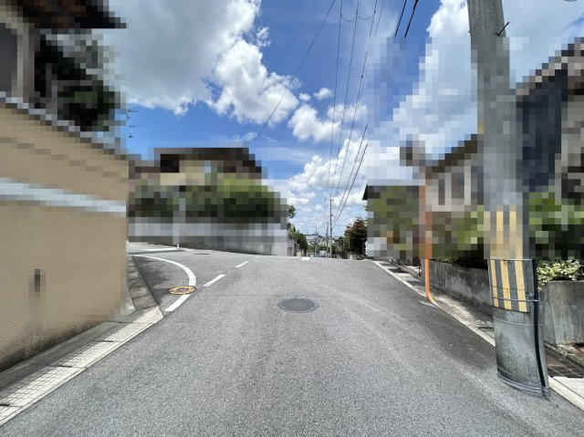 建築条件なし売土地●約４４坪●整形地●お好みのハウスメーカーや工務店で建築可能●宇治市宇治蛇塚の前面道路含む現地写真|前面道路含む現地(２０２５年７月撮影)