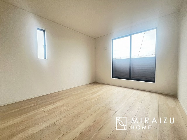 【洋室】 | 平日・休日問わず、いつでもご見学が出来ます♪☆実際に見て、触れて感じる安心のお住まい探しを体験して下さい♪☆物件情報だけでなく、地域の特色などなどエリア情報もお伝え出来たら嬉しいです♪