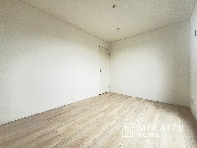 【洋室】 | 建物完成につき、実際のお部屋をごゆっくりご見学いただけます。お休みの日にご家族で見学はいかがでしょう。