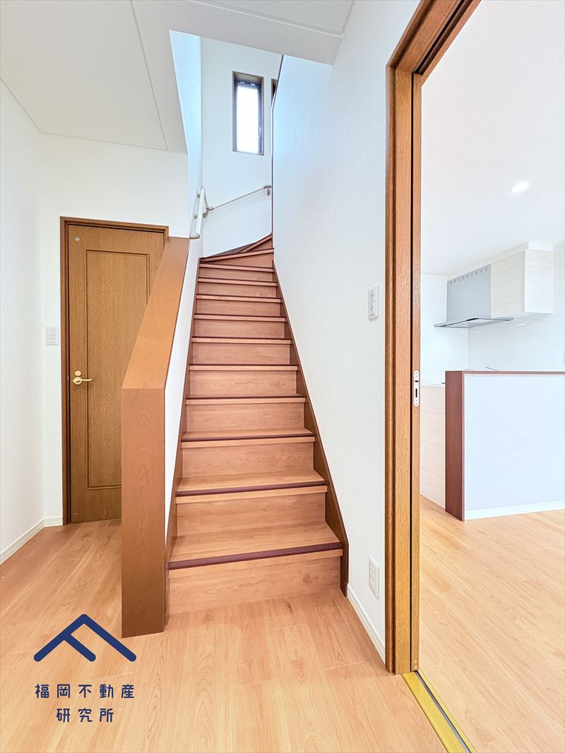 東区青葉３丁目　戸建ての玄関