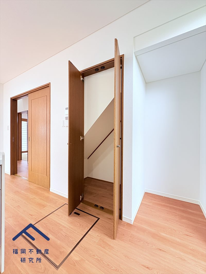 東区青葉３丁目　戸建ての玄関