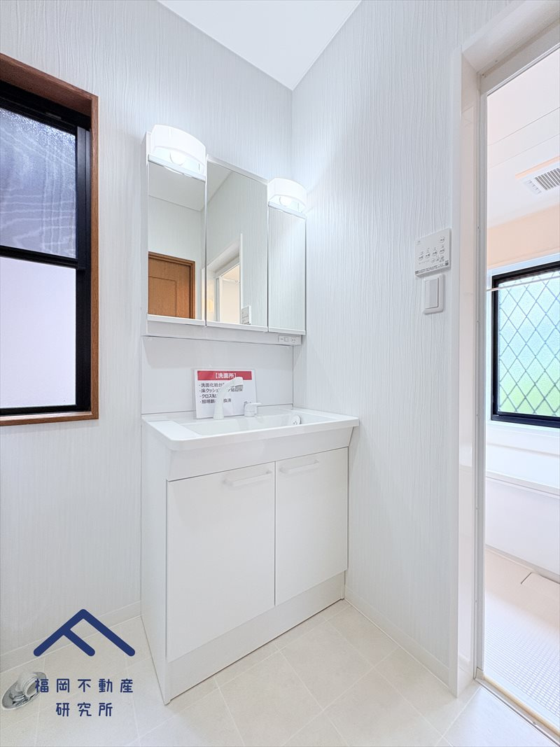 東区青葉３丁目　戸建ての独立洗面台