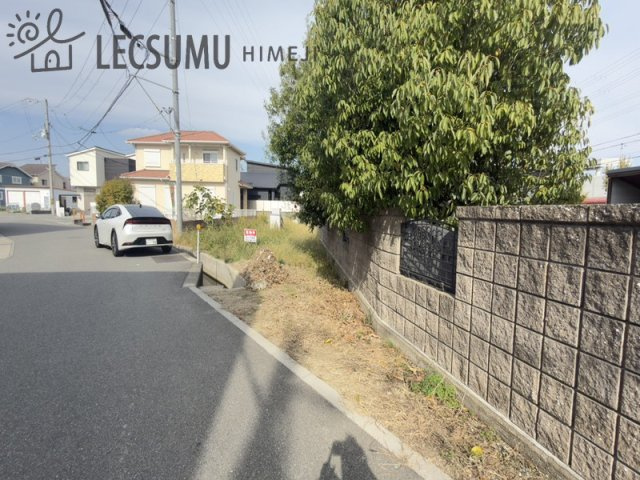 姫路市花田町加納原田/売土地の前面道路含む現地写真