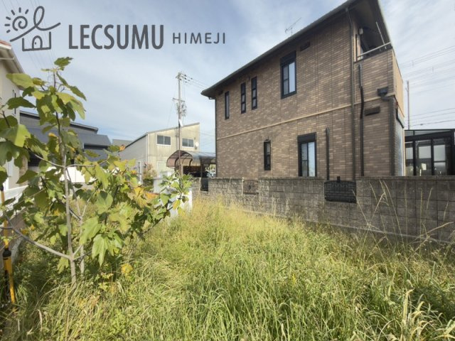 姫路市花田町加納原田/売土地の前面道路含む現地写真