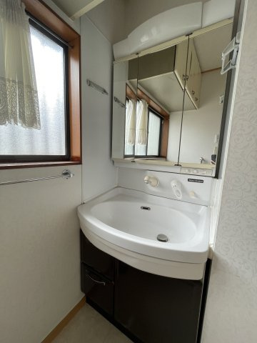 川越市広栄町　中古戸建の独立洗面台