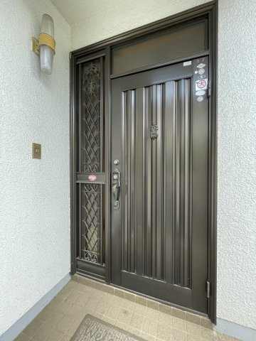 川越市広栄町　中古戸建の玄関