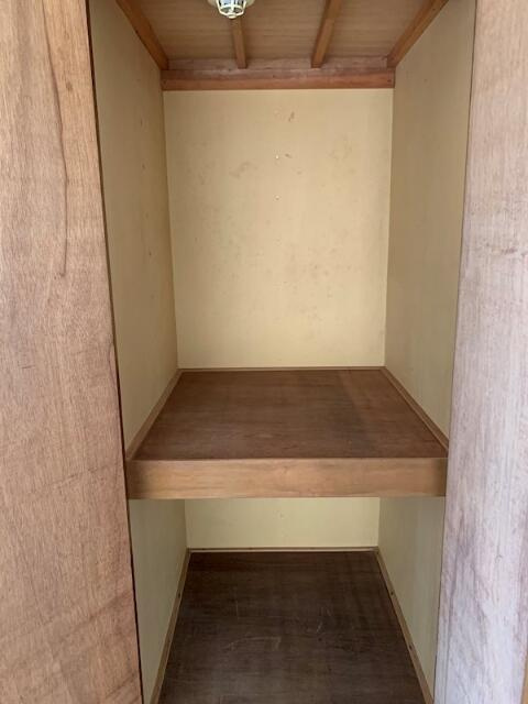 メゾンエスポアールの収納|洋室収納棚