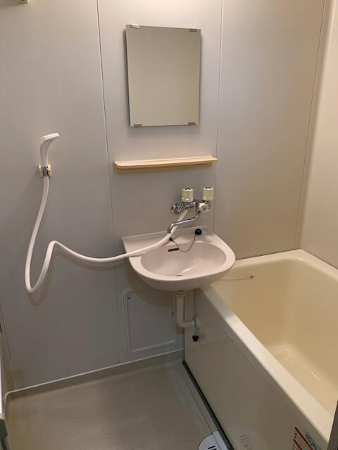 メゾンエスポアールの浴室