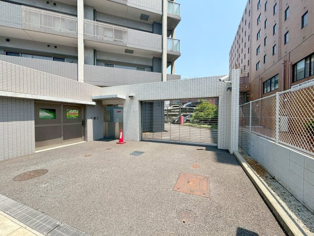 ユニティ北川口の駐車場