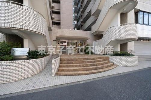文京区本駒込５丁目の中古マンションのエントランス