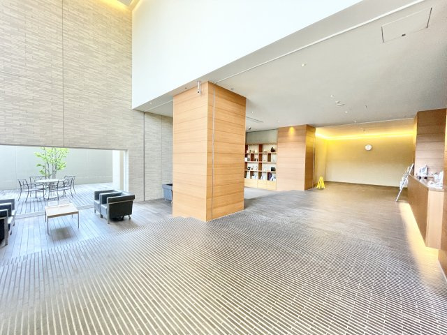 ブランズタワー香里園ロジュマンのエントランス