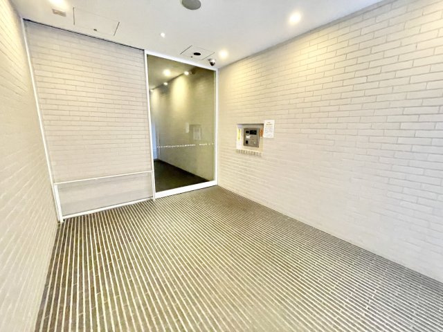 ブランズタワー香里園ロジュマンのエントランス