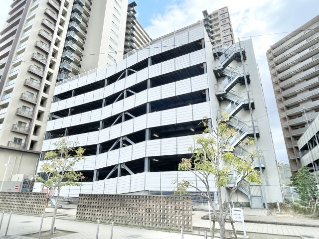 ブランズタワー香里園ロジュマンの駐車場