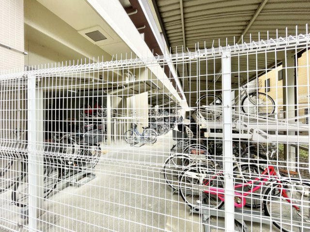 ブランズタワー香里園ロジュマンの駐輪場