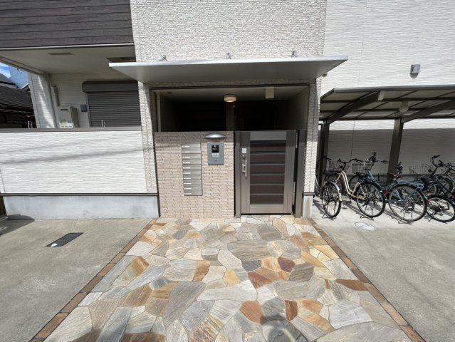 MAISON　DE　MUGET　WESTのエントランス