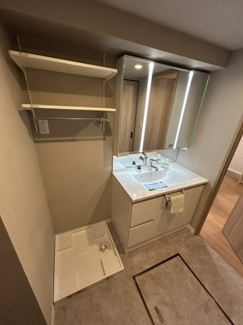 【独立洗面台】 | 富岡シーサイドコーポM棟 | 洗面室。床下収納付です。