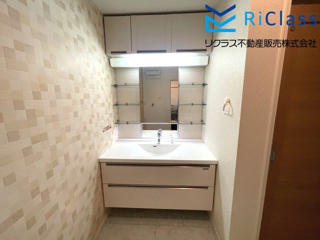 中古戸建　神戸市須磨区須磨浦通6丁目4-22の浴室|浴室乾燥機付です
窓もあります