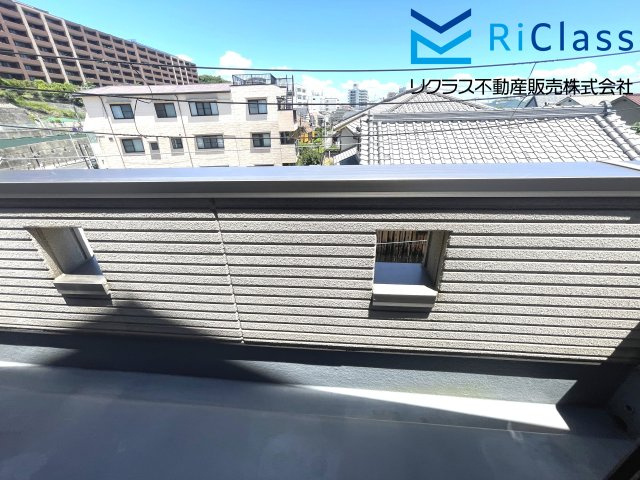 中古戸建　神戸市須磨区須磨浦通6丁目4-22のバルコニー|バルコニー付きです