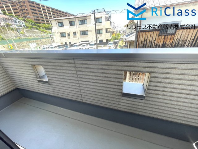 中古戸建　神戸市須磨区須磨浦通6丁目4-22のバルコニー|バルコニー付きです