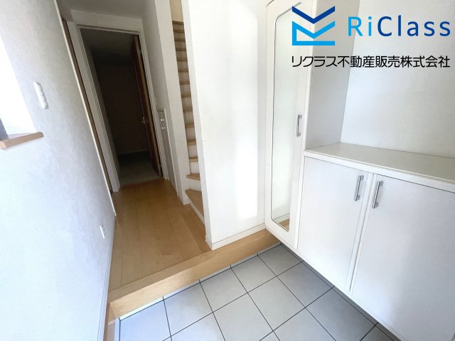 中古戸建　神戸市須磨区須磨浦通6丁目4-22の玄関|シューズボックスもある玄関です