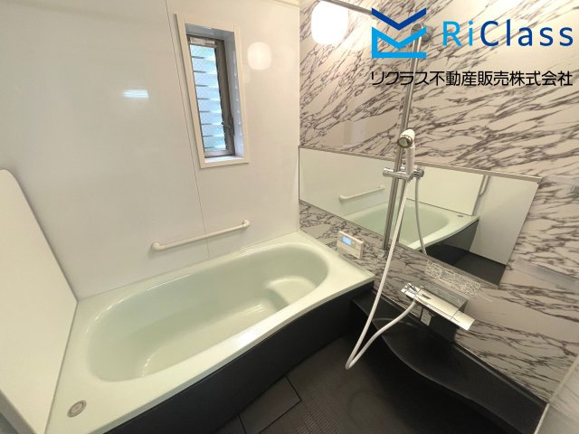 中古戸建　神戸市須磨区須磨浦通6丁目4-22の浴室|浴室乾燥機付です
窓もあります