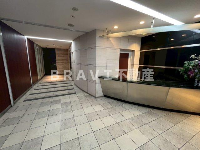 プライムアーバン堺筋本町　BRAVI不動産のロビー|【プライムアーバン堺筋本町】ゆとりのあるロビーです