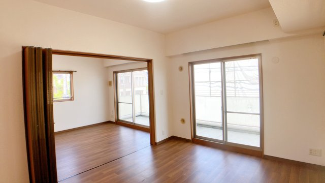 パルク山代の洋室