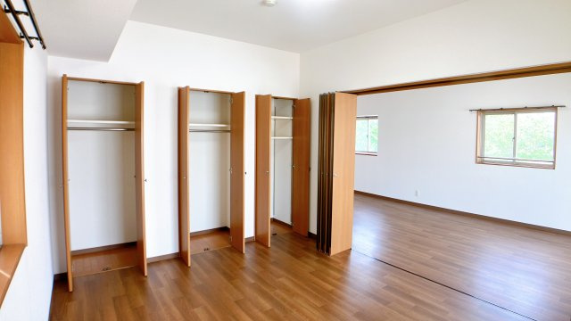 パルク山代の洋室