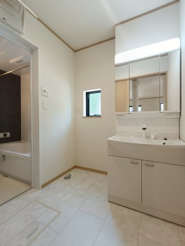 八潮市　緑町3丁目　新築戸建　　全2棟の独立洗面台|施工例です