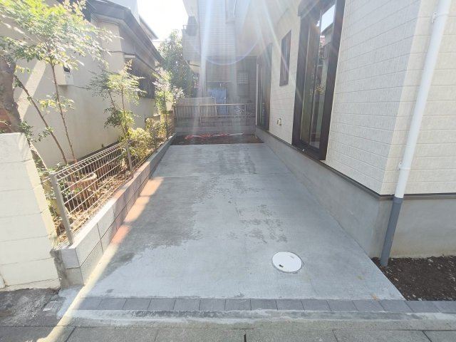 八潮市　緑町3丁目　新築戸建　　全2棟の駐車場|施工例です