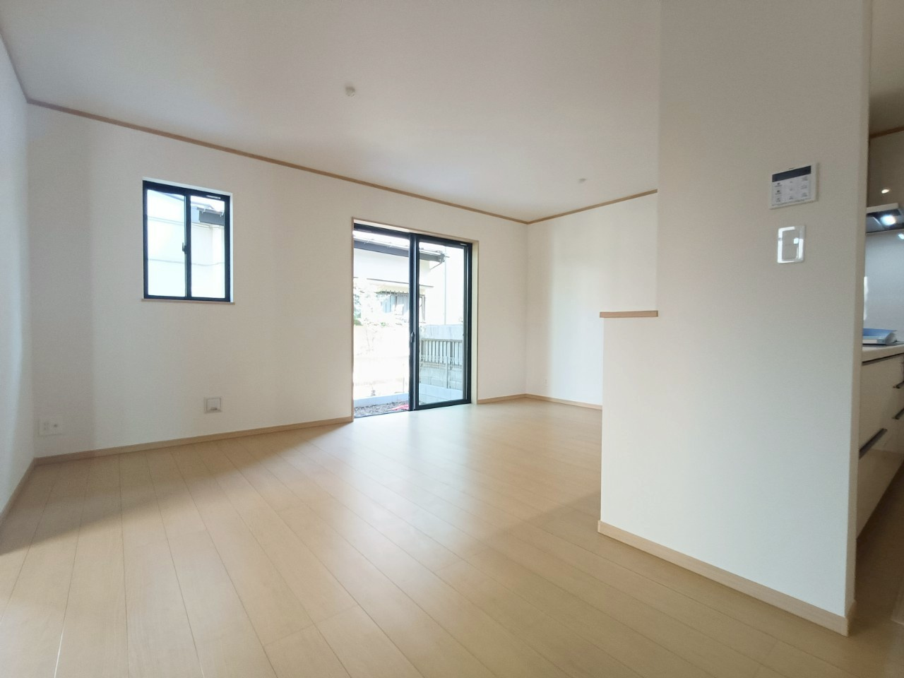 八潮市　緑町3丁目　新築戸建　　全2棟の居間・リビング|施工例です