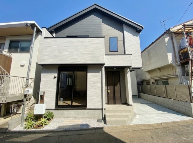 板橋区赤塚7丁目 限定1棟の外観|―外観は確かな存在感を放ち、お部屋の中もスタイリッシュで高機能―
爽やかな通風と採光を存分に感じる事が出来る家　限定1棟
建物完成につきご見学いただけます