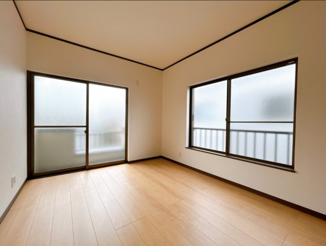 富士市吉原４丁目　中古戸建R　の洋室|リフォーム済み・2階洋室　和室から洋室6帖へ間取り変更いたしました。
