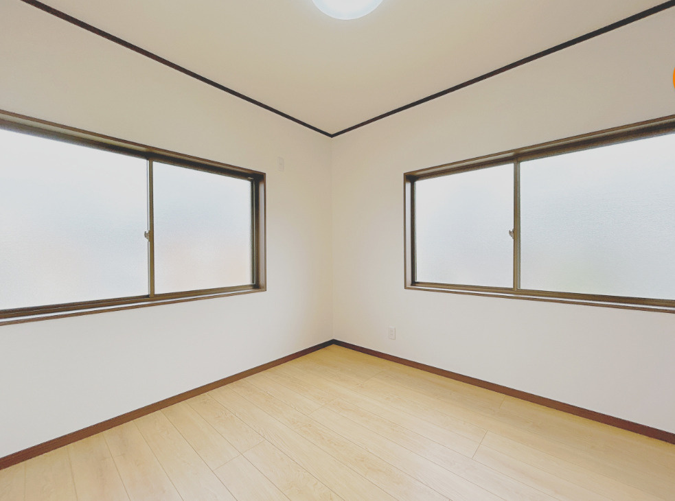 富士市吉原４丁目　中古戸建R　の洋室|リフォーム済み・2階西側4.5帖洋室