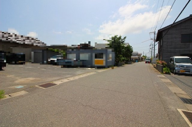 境港市外江町　売倉庫のその他|西側公道幅員約6.0ｍとなっております。
見晴らしの良い通りとなっております。