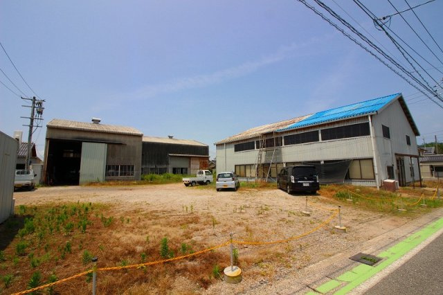 境港市外江町　売倉庫の外観|敷地面積約743坪です。
奥にありますのが鉄骨造平屋建となっております。