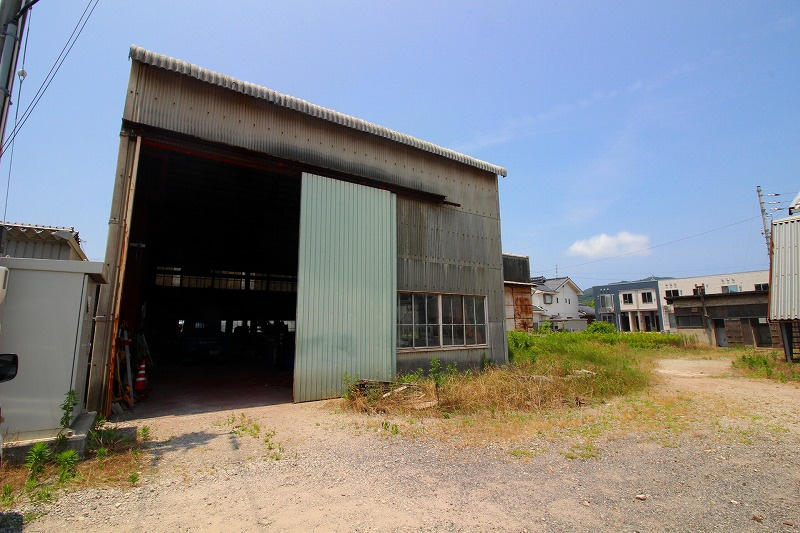 境港市外江町　売倉庫の外観|増築部になっております。
入口の開口も広くトラック等も入る事は可能です〇