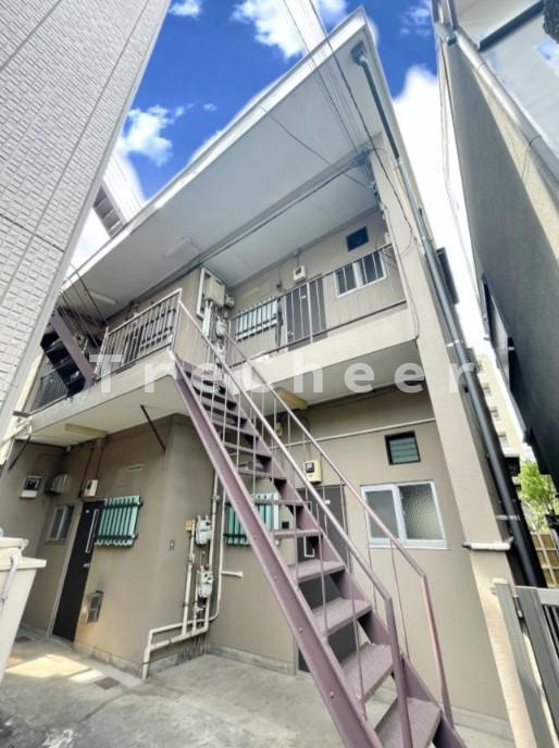 上野アパートメントの外観