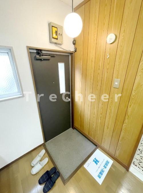 上野アパートメントの玄関