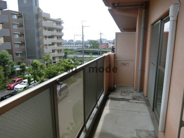 ヌーヴェレールIIIのバルコニー