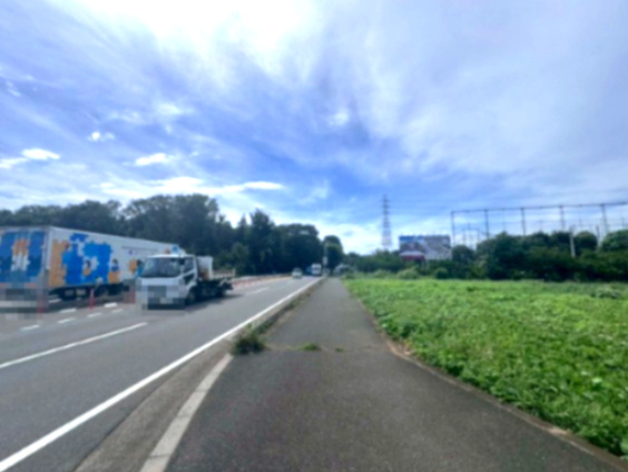 コンビニ等用地　所沢市下富の前面道路含む現地写真|県道沿いの好立地