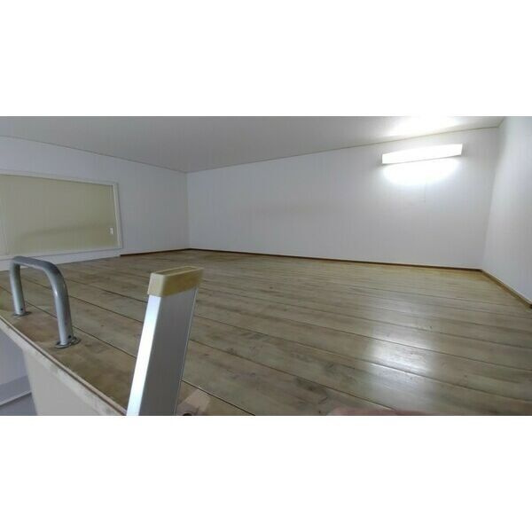 アールイーステージ道徳の洋室