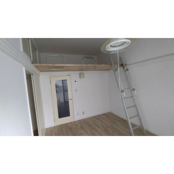 アールイーステージ道徳の内装