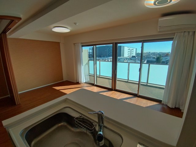 アンビシャス上尾の居間・リビング|南東向きで日当たり良好です